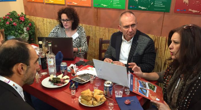 Tour operators &tau;&eta;&sigmaf; &Omicron;&lambda;&lambda;&alpha;&nu;&delta;&iota;&kappa;ή&sigmaf; &alpha;&gamma;&omicron;&rho;ά&sigmaf; &epsilon;&nu;&eta;&mu;&epsilon;&rho;ώ&theta;&eta;&kappa;&alpha;&nu; &gamma;&iota;&alpha; &tau;&eta; &Mu;&upsilon;&theta;&iota;&kappa;ή &Pi;&epsilon;&lambda;&omicron;&pi;ό&nu;&nu;&eta;&sigma;&omicron;