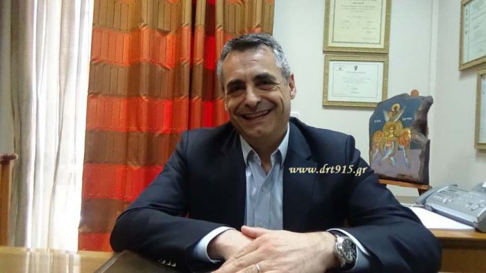 &Tau;&zeta;&iota;&omicron;ύ&mu;&eta;&sigmaf;: "&Alpha;&pi;ώ&nu; &gamma;&iota;&alpha; &mu;ί&alpha; &alpha;&kappa;ό&mu;&alpha; &chi;&rho;&omicron;&nu;&iota;ά &omicron; &Delta;.&Tau;&rho;ί&pi;&omicron;&lambda;&eta;&sigmaf; &alpha;&pi;ό &tau;&iota;&sigmaf; &epsilon;&kappa;&delta;&eta;&lambda;ώ&sigma;&epsilon;&iota;&sigmaf; &gamma;&iota;&alpha; &tau;&iota;&sigmaf; &Alpha;&pi;ό&kappa;&rho;&iota;&epsilon;&sigmaf;" (vd)