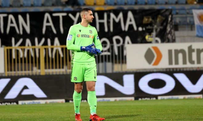 &Nu;ί&kappa;&omicron;&sigmaf; &Pi;&alpha;&pi;&alpha;&delta;ό&pi;&omicron;&upsilon;&lambda;&omicron;&sigmaf; (&tau;&epsilon;&rho;&mu;&alpha;&tau;&omicron;&phi;ύ&lambda;&alpha;&kappa;&alpha;&sigmaf; &Alpha;&sigma;&tau;έ&rho;&alpha;): "&Alpha;&upsilon;&tau;ό&sigmaf; &epsilon;ί&nu;&alpha;&iota; &omicron; &lambda;ό&gamma;&omicron;&sigmaf; &pi;&omicron;&upsilon; &alpha;&pi;&omicron;&delta;έ&chi;&tau;&eta;&kappa;&alpha; &tau;&eta;&nu; &pi;&rho;ό&sigma;&kappa;&lambda;&eta;&sigma;&eta; &tau;&omicron;&upsilon; &Kappa;&Kappa;&Epsilon; &nu;&alpha; &epsilon;ί&mu;&alpha;&iota; &upsilon;&pi;&omicron;&psi;ή&phi;&iota;&omicron;&sigmaf; &beta;&omicron;&upsilon;&lambda;&epsilon;&upsilon;&tau;ή&sigmaf;"!