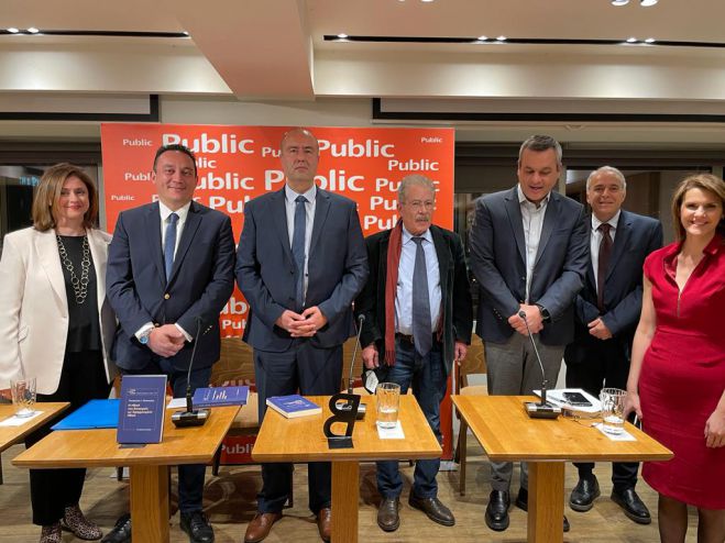 &Pi;&alpha;&rho;&omicron;&upsilon;&sigma;&iota;ά&sigma;&tau;&eta;&kappa;&epsilon; &tau;&omicron; &beta;&iota;&beta;&lambda;ί&omicron; &laquo;&Eta; &eta;&theta;&iota;&kappa;ή &tau;&omicron;&upsilon; &epsilon;&pi;&iota;&chi;&epsilon;&iota;&rho;&epsilon;ί&nu; &omega;&sigmaf; &epsilon;&phi;&alpha;&rho;&mu;&omicron;&sigma;&mu;έ&nu;&eta; &eta;&theta;&iota;&kappa;ή&raquo;, &tau;&omicron;&upsilon; &Pi;&alpha;&nu;&alpha;&gamma;&iota;ώ&tau;&eta; &Eta;&lambda;&iota;ό&pi;&omicron;&upsilon;&lambda;&omicron;&upsilon; &alpha;&pi;ό &tau;&eta;&nu; &Alpha;&rho;&kappa;&alpha;&delta;ί&alpha; (&epsilon;&iota;&kappa;ό&nu;&epsilon;&sigmaf;)