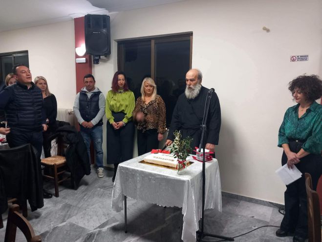 &Tau;&epsilon;&gamma;έ&alpha; | &Omicron; &Pi;&omicron;&lambda;&iota;&tau;&iota;&sigma;&tau;&iota;&kappa;ό&sigmaf; &Sigma;ύ&lambda;&lambda;&omicron;&gamma;&omicron;&sigmaf; "&Epsilon;&nu;ό&tau;&eta;&tau;&alpha;" έ&kappa;&omicron;&psi;&epsilon; &tau;&eta;&nu; &pi;ί&tau;&alpha; &tau;&omicron;&upsilon; (&epsilon;&iota;&kappa;ό&nu;&epsilon;&sigmaf;)