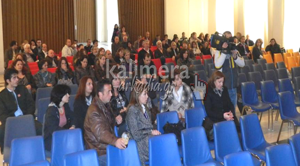 Αναβλήθηκε η συνέλευση δημοτικών υπαλλήλων της Αρκαδίας! (video)