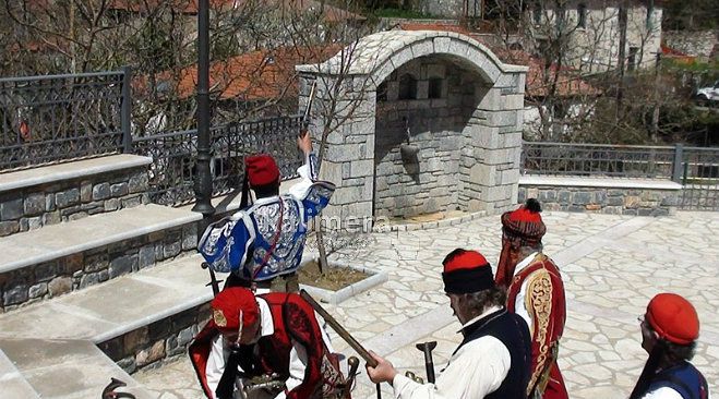 &Eta; &sigma;&tau;&iota;&gamma;&mu;ή &tau;&omega;&nu; &pi;&upsilon;&rho;&omicron;&beta;&omicron;&lambda;&iota;&sigma;&mu;ώ&nu; &gamma;&iota;&alpha; &tau;&omicron;&nu; &Theta;&epsilon;ό&delta;&omega;&rho;&omicron; &Kappa;&omicron;&lambda;&omicron;&kappa;&omicron;&tau;&rho;ώ&nu;&eta; &sigma;&tau;&omicron; &Chi;&rho;&upsilon;&sigma;&omicron;&beta;ί&tau;&sigma;&iota; (vd)