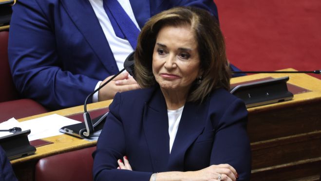 Μπακογιάννη για Άγνωστο Στρατιώτη: «Το μνημείο δεν είναι για τα καντηλάκια του ΙΚΕΑ»
