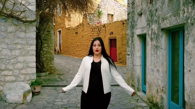 &Tau;&omicron; Official Video Clip &gamma;&iota;&alpha; &tau;&omicron; &nu;έ&omicron; &tau;&rho;&alpha;&gamma;&omicron;ύ&delta;&iota;&nbsp;&tau;&eta;&sigmaf; &Tau;&zeta;έ&nu;&eta;&sigmaf; &Kappa;&alpha;&tau;&sigma;ί&gamma;&iota;&alpha;&nu;&nu;&eta;! (vd)