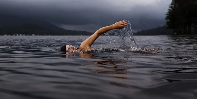 Κορωνοϊός | Απαγορεύεται το κολύμπι σε όλες τις θάλασσες!