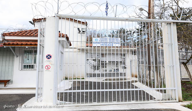 &Sigma;&tau;&eta; &phi;&upsilon;&lambda;&alpha;&kappa;ή &tau;&eta;&sigmaf; &Tau;&rho;ί&pi;&omicron;&lambda;&eta;&sigmaf; &theta;&alpha; &mu;&epsilon;&tau;&alpha;&phi;&epsilon;&rho;&theta;&epsilon;ί &pi;&alpha;&tau;έ&rho;&alpha;&sigmaf; &pi;&omicron;&upsilon; &kappa;&alpha;&tau;&eta;&gamma;&omicron;&rho;&epsilon;ί&tau;&alpha;&iota; &gamma;&iota;&alpha; &alpha;&sigma;&epsilon;&lambda;&gamma;&epsilon;ί&sigmaf; &pi;&rho;ά&xi;&epsilon;&iota;&sigmaf; &sigma;&epsilon; &beta;ά&rho;&omicron;&sigmaf; &tau;&omega;&nu; &pi;&alpha;&iota;&delta;&iota;ώ&nu; &tau;&omicron;&upsilon;