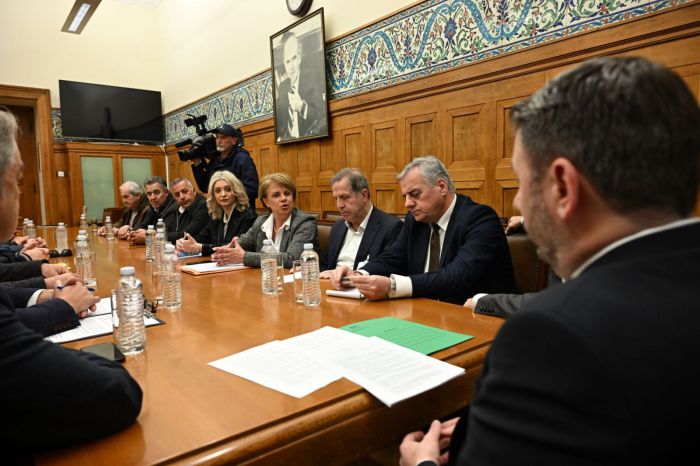 &Sigma;&epsilon; &sigma;&upsilon;&nu;ά&nu;&tau;&eta;&sigma;&eta; &mu;&epsilon; &tau;&omicron;&nu; &Nu;ί&kappa;&omicron; &Alpha;&nu;&delta;&rho;&omicron;&upsilon;&lambda;ά&kappa;&eta; &omicron; &Pi;&rho;ό&epsilon;&delta;&rho;&omicron;&sigmaf; &tau;&eta;&sigmaf; Έ&nu;&omega;&sigma;&eta;&sigmaf; &Pi;&rho;&omicron;έ&delta;&rho;&omega;&nu; &Beta;ό&rho;&epsilon;&iota;&alpha;&sigmaf; &Kappa;&upsilon;&nu;&omicron;&upsilon;&rho;ί&alpha;&sigmaf;, &Pi;έ&tau;&rho;&omicron;&sigmaf; &Alpha;&lambda;&omicron;ί&mu;&omicron;&nu;&omicron;&sigmaf;