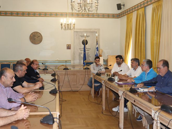 Συνάντηση στην Περιφέρεια | &quot;Να πληρωθούν τα ΚΤΕΛ για τη μεταφορά μαθητών κατά το διάστημα που ήταν κλειστά τα σχολεία&quot;