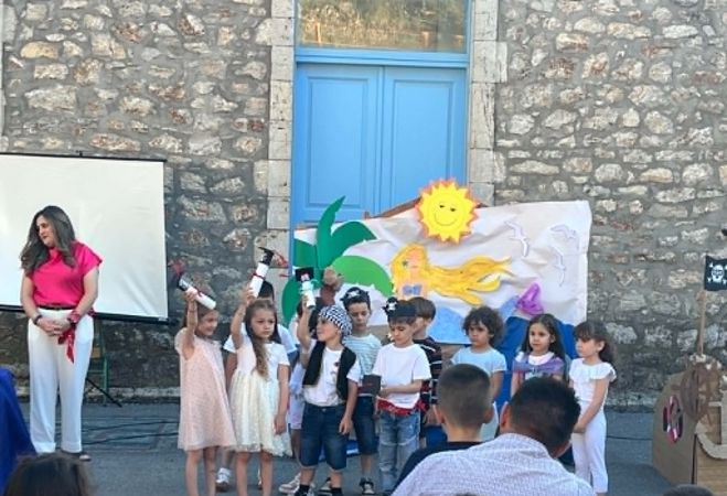 Έ&pi;&epsilon;&sigma;&epsilon; &eta; &alpha;&upsilon;&lambda;&alpha;ί&alpha; &sigma;&tau;&iota;&sigmaf; &sigma;&chi;&omicron;&lambda;&iota;&kappa;έ&sigmaf; &epsilon;&omicron;&rho;&tau;έ&sigmaf; &tau;&eta;&sigmaf; &Gamma;&omicron;&rho;&tau;&upsilon;&nu;ί&alpha;&sigmaf; (&epsilon;&iota;&kappa;ό&nu;&epsilon;&sigmaf;)