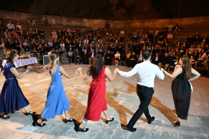 &Mu;&iota;&alpha; &beta;&rho;&alpha;&delta;&iota;ά &sigma;&upsilon;&gamma;&kappa;ί&nu;&eta;&sigma;&eta;&sigmaf;, &pi;&alpha;&rho;ά&delta;&omicron;&sigma;&eta;&sigmaf; &kappa;&alpha;&iota; &tau;&iota;&mu;ή&sigmaf; |  &Delta;ή&mu;&omicron;&sigmaf; &Gamma;&omicron;&rho;&tau;&upsilon;&nu;ί&alpha;&sigmaf; &kappa;&alpha;&iota; &Mu;&eta;&tau;&rho;ό&pi;&omicron;&lambda;&eta; &tau;ί&mu;&eta;&sigma;&alpha;&nu; &tau;&omicron;&nu; &Pi;&rho;&omega;&tau;&omicron;&pi;&rho;&epsilon;&sigma;&beta;ύ&tau;&epsilon;&rho;&omicron; &pi;. &Chi;&rho;ί&sigma;&tau;&omicron; &Kappa;&upsilon;&rho;&iota;&alpha;&kappa;ό&pi;&omicron;&upsilon;&lambda;&omicron; &sigma;&tau;&eta; &Delta;&eta;&mu;&eta;&tau;&sigma;ά&nu;&alpha;