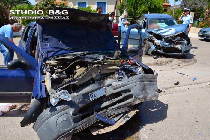 Σοβαρό τροχαίο με 3 παιδιά και συνολικά 7 τραυματίες στο Ναύπλιο (vd)
