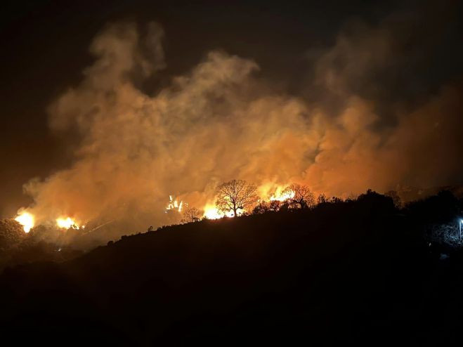 Μεγάλη πυρκαγιά τη νύχτα στον Ταΰγετο (vd)