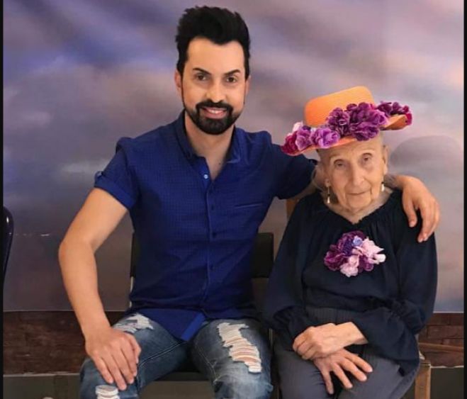&Omicron; &Alpha;&rho;&kappa;ά&sigmaf; &Kappa;&omega;&nu;&sigma;&tau;&alpha;&nu;&tau;ί&nu;&omicron;&sigmaf; &Mu;&epsilon;&nu;&omicron;ύ&nu;&omicron;&sigmaf; &lambda;έ&epsilon;&iota; "&alpha;&nu;&tau;ί&omicron;" &sigma;&tau;&eta;&nu; &Tau;&iota;&tau;ί&kappa;&alpha; &Sigma;&alpha;&rho;&iota;&gamma;&kappa;&omicron;ύ&lambda;&eta;: "&Kappa;&alpha;&lambda;ό &Pi;&alpha;&rho;ά&delta;&epsilon;&iota;&sigma;&omicron;, &pi;&alpha;&rho;&epsilon;ά&kappa;&iota; &mu;&omicron;&upsilon;"