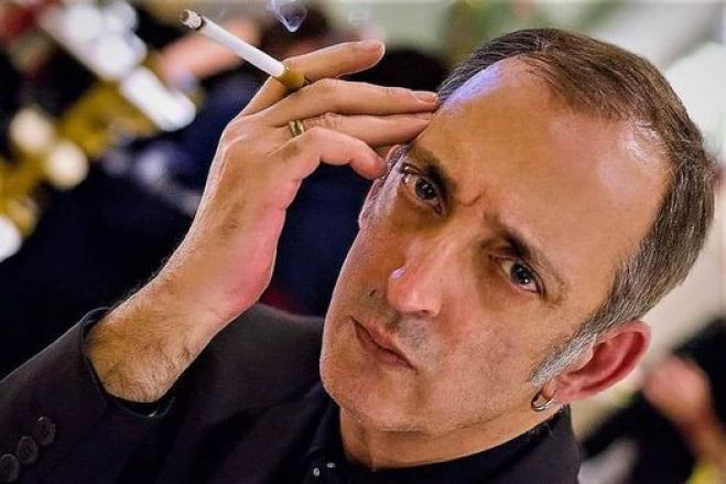 &Pi;έ&theta;&alpha;&nu;&epsilon; &omicron; &eta;&theta;&omicron;&pi;&omicron;&iota;ό&sigmaf; &kappa;&alpha;&iota; &theta;&epsilon;&alpha;&tau;&rho;&iota;&kappa;ό&sigmaf; &sigma;&upsilon;&gamma;&gamma;&rho;&alpha;&phi;έ&alpha;&sigmaf; &Tau;&sigma;&iota;&mu;ά&rho;&alpha;&sigmaf; &Tau;&zeta;&alpha;&nu;ά&tau;&omicron;&sigmaf;