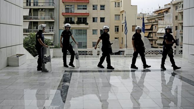 &Epsilon;&pi;ί&theta;&epsilon;&sigma;&eta; &alpha;&nu;&tau;&iota;&epsilon;&xi;&omicron;&upsilon;&sigma;&iota;&alpha;&sigma;&tau;ώ&nu; &sigma;&epsilon; &alpha;&sigma;&tau;&upsilon;&nu;&omicron;&mu;&iota;&kappa;&omicron;ύ&sigmaf; &mu;έ&sigma;&alpha; &sigma;&epsilon; &alpha;ί&theta;&omicron;&upsilon;&sigma;&alpha; &delta;&iota;&kappa;&alpha;&sigma;&tau;&eta;&rho;ί&omicron;&upsilon; - &Tau;&rho;&epsilon;&iota;&sigmaf; &tau;&rho;&alpha;&upsilon;&mu;&alpha;&tau;ί&epsilon;&sigmaf;