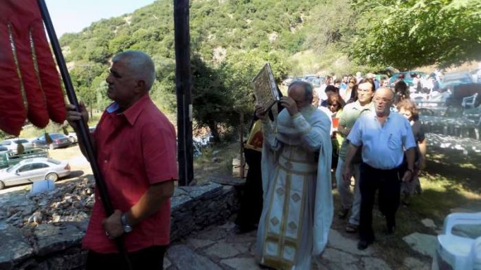 &Gamma;&omicron;&rho;&tau;&upsilon;&nu;ί&alpha; - &Omicron; &epsilon;&omicron;&rho;&tau;&alpha;&sigma;&mu;ό&sigmaf; &tau;&eta;&sigmaf; &Alpha;&gamma;ί&alpha;&sigmaf; &Pi;&alpha;&rho;&alpha;&sigma;&kappa;&epsilon;&upsilon;ή&sigmaf; &sigma;&tau;&omicron; &Mu;&omicron;&nu;&alpha;&sigma;&tau;ή&rho;&iota; &tau;&eta;&sigmaf; &Beta;ά&chi;&lambda;&iota;&alpha;&sigmaf; (&epsilon;&iota;&kappa;ό&nu;&epsilon;&sigmaf;)