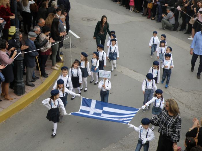 Η παρέλαση για την "28η Οκτωβρίου" στο Άστρος (vd)