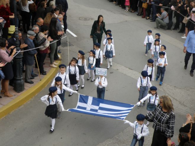 Η παρέλαση για την &quot;28η Οκτωβρίου&quot; στο Άστρος (vd)