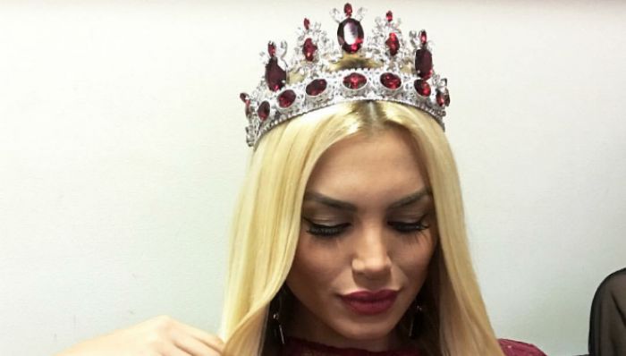 &Eta; &Alpha;&lambda;&epsilon;&xi;ά&nu;&delta;&rho;&alpha; &Pi;&alpha;&nu;&alpha;&gamma;&iota;ώ&tau;&alpha;&rho;&omicron;&upsilon; ... &sigma;&tau;έ&phi;&theta;&eta;&kappa;&epsilon; &mu;ό&nu;&eta; &tau;&eta;&sigmaf;!