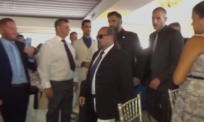 &Eta; &epsilon;&pi;&alpha;&nu;&epsilon;&mu;&phi;ά&nu;&iota;&sigma;&eta; &tau;&omicron;&upsilon; &Alpha;&rho;&tau;έ&mu;&eta; &Sigma;ώ&rho;&rho;&alpha; | "&Mu;ά&sigmaf; έ&chi;&omicron;&upsilon;&nu; &pi;&omicron;&lambda;&epsilon;&mu;ή&sigma;&epsilon;&iota; ό&lambda;&alpha; &tau;&alpha; &kappa;&alpha;&theta;&epsilon;&sigma;&tau;ώ&tau;&alpha;" (vd)