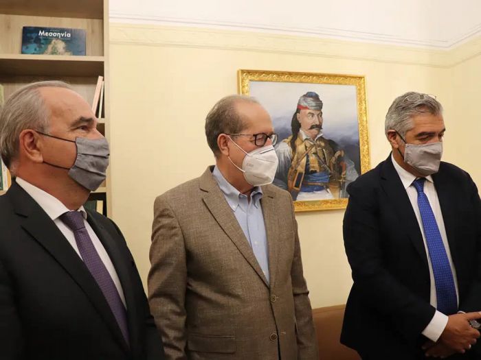 &Alpha;&pi;&omicron;&lambda;&iota;&gamma;&nu;&iota;&tau;&omicron;&pi;&omicron;ί&eta;&sigma;&eta;: &Omicron;&rho;ί&sigma;&tau;&eta;&kappa;&epsilon; &tau;&omicron; &Delta;&Sigma; &tau;&eta;&sigmaf; &epsilon;&tau;&alpha;&iota;&rho;&epsilon;ί&alpha;&sigmaf; &gamma;&iota;&alpha; &tau;&eta; &Delta;ί&kappa;&alpha;&iota;&eta; &Alpha;&nu;&alpha;&pi;&tau;&upsilon;&xi;&iota;&alpha;&kappa;ή &Mu;&epsilon;&tau;ά&beta;&alpha;&sigma;&eta;- &Tau;&alpha; &beta;&iota;&omicron;&gamma;&rho;&alpha;&phi;&iota;&kappa;ά