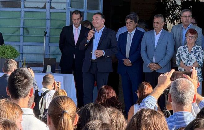 &Beta;&lambda;ά&sigma;&eta;&sigmaf; &alpha;&pi;ό &tau;&eta;&nu; &Tau;&rho;ί&pi;&omicron;&lambda;&eta;: "&Eta; &nu;έ&alpha; &chi;&rho;&omicron;&nu;&iota;ά &mu;ό&lambda;&iota;&sigmaf; &xi;&epsilon;&kappa;ί&nu;&eta;&sigma;&epsilon;. &Alpha;&sigmaf; &tau;&eta;&nu; &kappa;ά&nu;&omicron;&upsilon;&mu;&epsilon; &mu;&iota;&alpha; &chi;&rho;&omicron;&nu;&iota;ά &delta;&eta;&mu;&iota;&omicron;&upsilon;&rho;&gamma;ί&alpha;&sigmaf;, &pi;&rho;&omicron;ό&delta;&omicron;&upsilon; &kappa;&alpha;&iota; &nu;έ&omega;&nu; &kappa;&alpha;&tau;&alpha;&kappa;&tau;ή&sigma;&epsilon;&omega;&nu;" (&epsilon;&iota;&kappa;ό&nu;&epsilon;&sigmaf;)