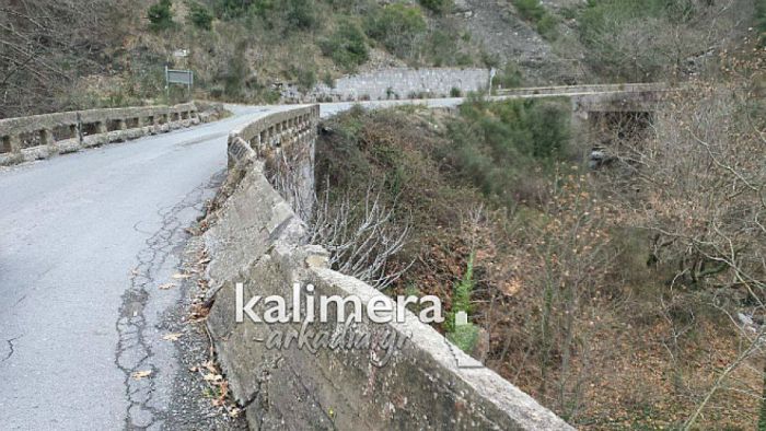 &quot;Το καλοκαίρι θα είναι έτοιμο το γεφύρι στα Λαγκάδια&quot;! (vd)