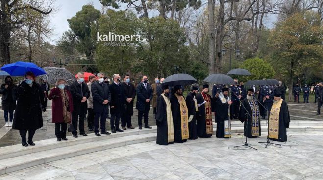 &Tau;&rho;ί&pi;&omicron;&lambda;&eta; - "25&eta; &Mu;&alpha;&rho;&tau;ί&omicron;&upsilon;" | &Mu;&epsilon; &alpha;&sigma;&theta;&epsilon;&nu;ή &chi;&iota;&omicron;&nu;ό&pi;&tau;&omega;&sigma;&eta; &eta; &kappa;&alpha;&tau;ά&theta;&epsilon;&sigma;&eta; &sigma;&tau;&epsilon;&phi;ά&nu;&omega;&nu; (live)