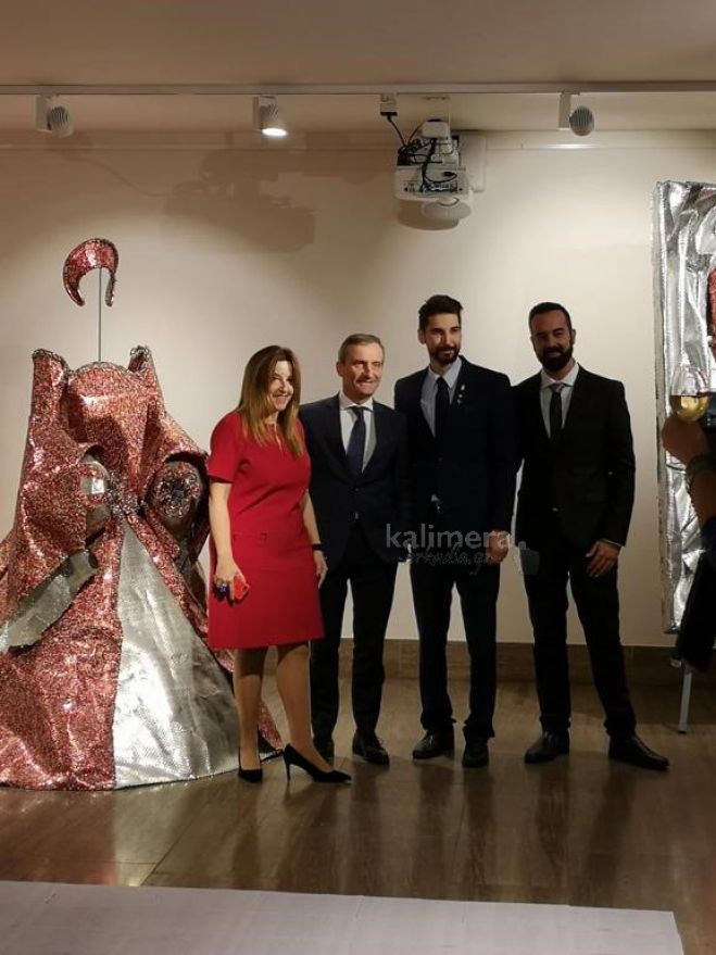 &Omicron; &Delta;ή&mu;&alpha;&rho;&chi;&omicron;&sigmaf; &tau;&omicron;&upsilon; &Nu;&tau;ί&sigma;&epsilon;&lambda;&nu;&tau;&omicron;&rho;&phi; &alpha;&pi;&omicron;&theta;&epsilon;ώ&nu;&epsilon;&iota; &tau;&eta;&nu; "&pi;&rho;ά&sigma;&iota;&nu;&eta; &tau;έ&chi;&nu;&eta;" &tau;&omicron;&upsilon; &Nu;ί&kappa;&omicron;&upsilon; &Phi;&lambda;ώ&rho;&omicron;&upsilon;!