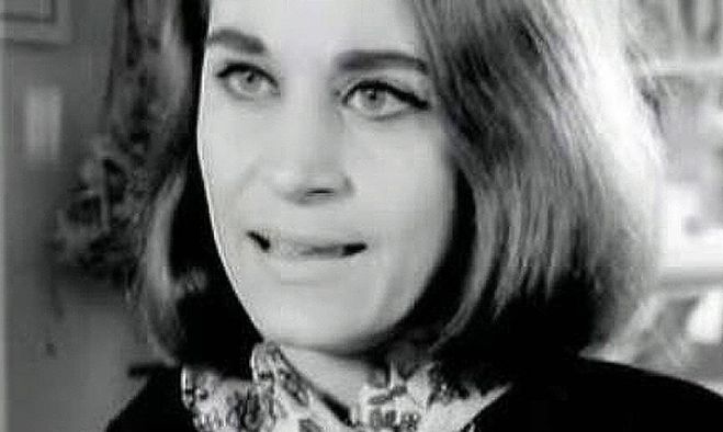 &Pi;έ&theta;&alpha;&nu;&epsilon; &eta; &eta;&theta;&omicron;&pi;&omicron;&iota;ό&sigmaf; &Kappa;ί&alpha; &Mu;&pi;ό&zeta;&omicron;&upsilon;