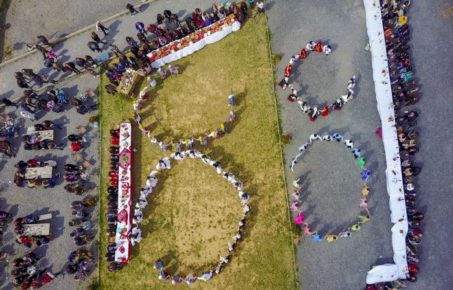 &Delta;&epsilon;ί&tau;&epsilon; ό&lambda;&eta; &tau;&eta;&nu; &epsilon;&kappa;&pi;&omicron;&mu;&pi;ή "&Kappa;&upsilon;&rho;&iota;&alpha;&kappa;ή &sigma;&tau;&omicron; &Chi;&omega;&rho;&iota;ό" &alpha;&pi;ό &tau;&omicron; &Kappa;ά&psi;&iota;&alpha;! (vd)