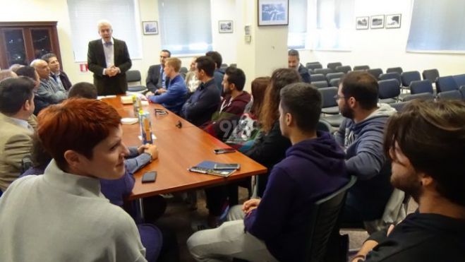 Πανεπιστήμιο: Μάθημα… γενεθλίων για τους φοιτητές του Οικονομικού! (vd)