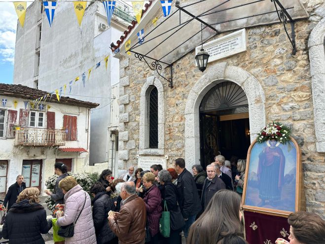 &Tau;&rho;ί&pi;&omicron;&lambda;&eta; | &Eta; &epsilon;&omicron;&rho;&tau;ή &tau;&omicron;&upsilon; &Alpha;&gamma;ί&omicron;&upsilon; &Nu;&epsilon;&omicron;&mu;ά&rho;&tau;&upsilon;&rho;&omicron;&sigmaf; &Delta;&eta;&mu;&eta;&tau;&rho;ί&omicron;&upsilon; (&epsilon;&iota;&kappa;ό&nu;&epsilon;&sigmaf;)