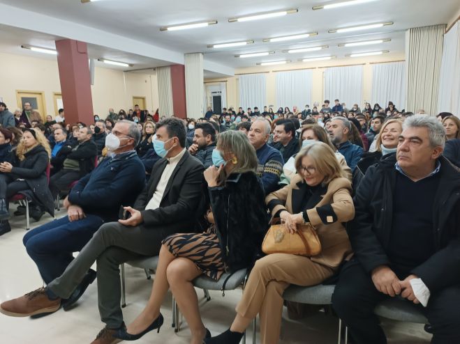 4ο ΓΕΛ Τρίπολης | Ασφυκτικά γεμάτη η αίθουσα για την εκδήλωση επαγγελματικού προσανατολισμού