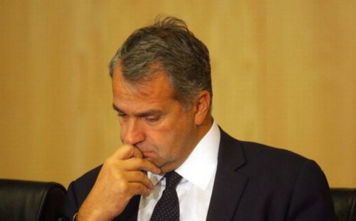 &Tau;&rho;ί&pi;&omicron;&lambda;&eta; | &Eta; &Nu;&Delta; &pi;&alpha;&rho;&omicron;&upsilon;&sigma;&iota;ά&zeta;&epsilon;&iota; &tau;&iota;&sigmaf; &pi;&rho;&omicron;&tau;ά&sigma;&epsilon;&iota;&sigmaf; &tau;&eta;&sigmaf; &gamma;&iota;&alpha; &tau;&omicron;&nu; "&Kappa;&alpha;&lambda;&lambda;&iota;&kappa;&rho;ά&tau;&eta;"