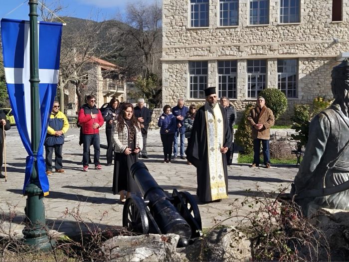 &Eta; &Kappa;&omicron;&iota;&nu;ό&tau;&eta;&tau;&alpha; &Epsilon;&lambda;&lambda;&eta;&nu;&iota;&kappa;&omicron;ύ &tau;ί&mu;&eta;&sigma;&epsilon; &tau;&eta; &mu;&nu;ή&mu;&eta; &tau;&omicron;&upsilon; &Theta;&epsilon;ό&delta;&omega;&rho;&omicron;&upsilon; &Kappa;&omicron;&lambda;&omicron;&kappa;&omicron;&tau;&rho;ώ&nu;&eta; (&epsilon;&iota;&kappa;ό&nu;&epsilon;&sigmaf; - &beta;ί&nu;&tau;&epsilon;&omicron;)