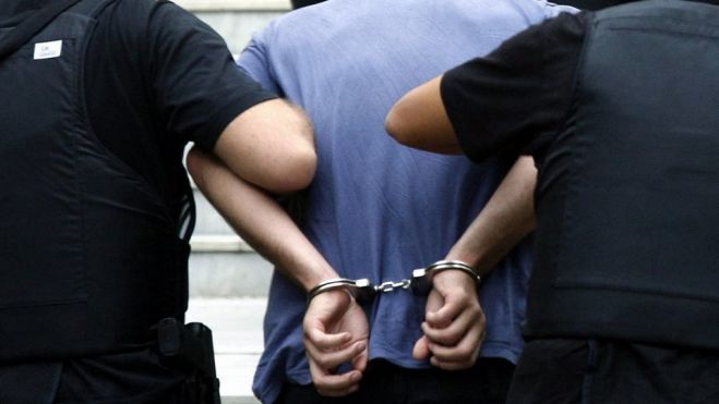 Σύλληψη 27χρονου στην Τρίπολη - Κατηγορείται για μέλος του ISIS | &quot;Υπήρχαν υποψίες ότι ήταν φανατικός με τη θρησκεία του, αλλά δεν είχε παραβατική συμπεριφορά&quot;
