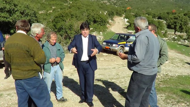 &Delta;ύ&omicron; &nu;έ&alpha; &sigma;&eta;&mu;&alpha;&nu;&tau;&iota;&kappa;ά έ&rho;&gamma;&alpha; &gamma;&iota;&alpha; &tau;&omicron; &chi;&omega;&rho;&iota;ό &Lambda;ί&mu;&nu;&eta; (vd)