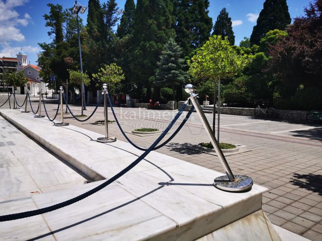&Sigma;&epsilon;&beta;&alpha;&sigma;&mu;ό&sigmaf; ... &mu;&eta;&delta;έ&nu; | &Delta;&iota;έ&lambda;&upsilon;&sigma;&alpha;&nu; &tau;&alpha; &kappa;&omicron;&lambda;&omega;&nu;ά&kappa;&iota;&alpha; &gamma;ύ&rho;&omega; &alpha;&pi;ό &tau;&omicron;&nu; &alpha;&nu;&delta;&rho;&iota;ά&nu;&tau;&alpha; &tau;&omicron;&upsilon; &Kappa;&omicron;&lambda;&omicron;&kappa;&omicron;&tau;&rho;ώ&nu;&eta; &sigma;&tau;&eta;&nu; &Tau;&rho;ί&pi;&omicron;&lambda;&eta; (&epsilon;&iota;&kappa;ό&nu;&epsilon;&sigmaf;)