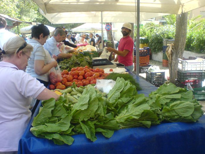 &Tau;&rho;ί&pi;&omicron;&lambda;&eta;: &Sigma;&epsilon; &delta;&eta;&mu;ό&sigma;&iota;&alpha; &delta;&iota;&alpha;&beta;&omicron;ύ&lambda;&epsilon;&upsilon;&sigma;&eta; &omicron; &Kappa;&alpha;&nu;&omicron;&nu;&iota;&sigma;&mu;ό&sigmaf; &Lambda;&epsilon;&iota;&tau;&omicron;&upsilon;&rho;&gamma;ί&alpha;&sigmaf; &Lambda;&alpha;ϊ&kappa;ώ&nu; &Alpha;&gamma;&omicron;&rho;ώ&nu;