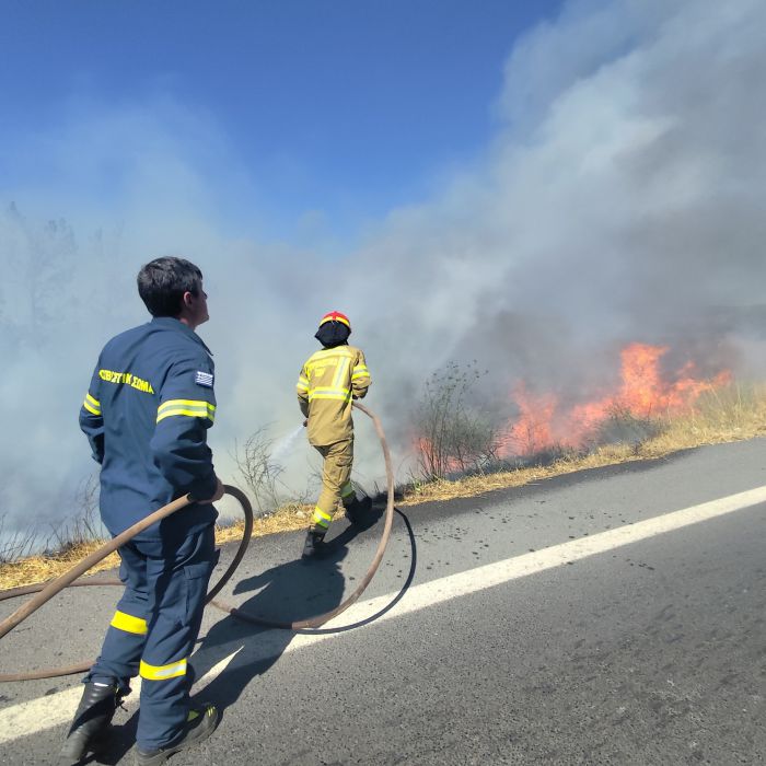 Κάηκε ολοσχερώς ένα σπίτι στον Άγιο Σώστη - Οι φλόγες κατέκαψαν καλλιεργήσιμες εκτάσεις και στις Ρίζες