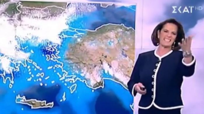 Σκάι | Η Χριστίνα Σούζη άρχισε να «σιχτιρίζει» χωρίς να ξέρει ότι ήταν στον «αέρα»! (vd)