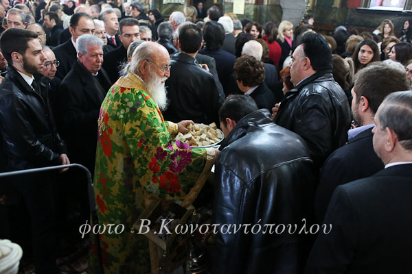&Tau;&alpha; &Chi;&rho;&iota;&sigma;&tau;&omicron;ύ&gamma;&epsilon;&nu;&nu;&alpha; &gamma;&iota;&omicron;&rho;&tau;ά&sigma;&tau;&eta;&kappa;&alpha;&nu; &sigma;&tau;&eta;&nu; &Tau;&rho;ί&pi;&omicron;&lambda;&eta; (&epsilon;&iota;&kappa;ό&nu;&epsilon;&sigmaf;)