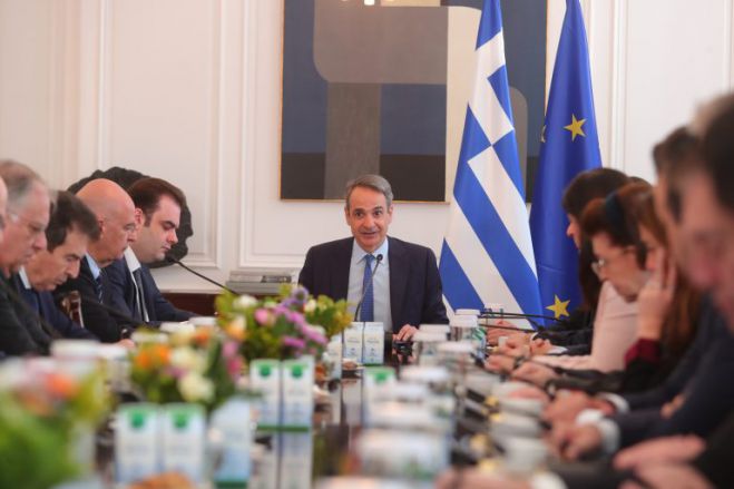 Μητσοτάκης: "Στα 920 ευρώ ο κατώτατος μισθός από 1η Απριλίου – Μηνιαία αύξηση 40 ευρώ από πέρυσι"