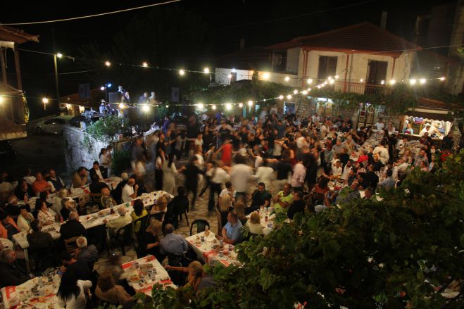Μεγάλο γλέντι και πολύ κέφι στο χωριό Παναγιά (Ζέρζοβα) Γορτυνίας!