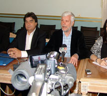 &laquo;&Kappa;ά&pi;&omicron;&iota;&omicron;&iota; &pi;&alpha;&rho;&alpha;&sigma;ύ&rho;&omicron;&upsilon;&nu; &tau;&omicron;&nu; &kappa;ό&sigma;&mu;&omicron; &sigma;&epsilon;
&mu;&iota;&kappa;&rho;&omicron;&kappa;&omicron;&mu;&mu;&alpha;&tau;&iota;&kappa;ά &pi;&alpha;&iota;&chi;&nu;ί&delta;&iota;&alpha;. &Delta;&epsilon;&nu; &theta;&alpha; &upsilon;&pi;ά&rho;&xi;&omicron;&upsilon;&nu; &kappa;&upsilon;&rho;ώ&sigma;&epsilon;&iota;&sigmaf; &gamma;&iota;&alpha; &sigma;&upsilon;&mu;&beta;&omicron;ύ&lambda;&omicron;&upsilon;&sigmaf; &tau;&eta;&sigmaf; &pi;&alpha;&rho;ά&tau;&alpha;&xi;&eta;&sigmaf; &mu;&omicron;&upsilon;&raquo;