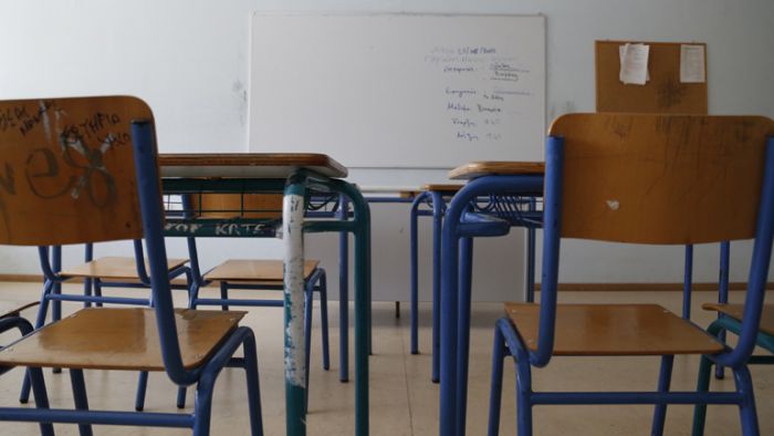 &Epsilon;&sigma;&pi;&epsilon;&rho;&iota;&nu;ά &sigma;&chi;&omicron;&lambda;&epsilon;ί&alpha;: &Alpha;&upsilon;&sigma;&tau;&eta;&rho;ά &omicron;&iota;&kappa;&omicron;&nu;&omicron;&mu;&iota;&kappa;ά &kappa;&rho;&iota;&tau;ή&rho;&iota;&alpha; &sigma;&tau;&iota;&sigmaf; &epsilon;&gamma;&gamma;&rho;&alpha;&phi;έ&sigmaf; &mu;&alpha;&theta;&eta;&tau;ώ&nu;