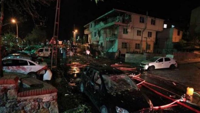 &Pi;&alpha;&nu;&iota;&kappa;ό&sigmaf; &sigma;&tau;&eta;&nu; &Pi;ό&lambda;&eta; - &Kappa;&omicron;ύ&rho;&delta;&omicron;&iota; &alpha;&nu;&alpha;&tau;ί&nu;&alpha;&xi;&alpha;&nu; &alpha;&sigma;&tau;&upsilon;&nu;&omicron;&mu;&iota;&kappa;ό &tau;&mu;ή&mu;&alpha; (&epsilon;&iota;&kappa;ό&nu;&epsilon;&sigmaf;)