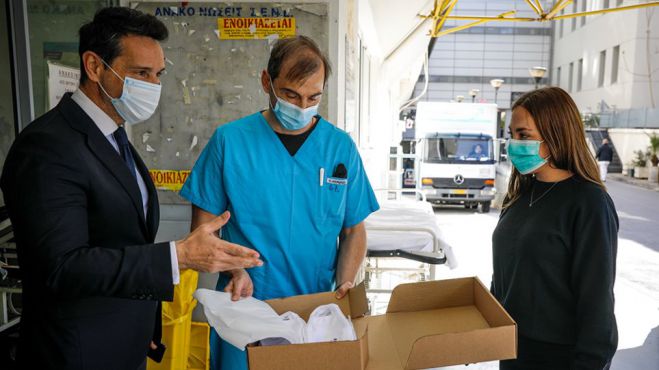 &Kappa;&omicron;&rho;&omega;&nu;&omicron;ϊό&sigmaf; | 16&chi;&rho;&omicron;&nu;&eta; &delta;ώ&rho;&iota;&sigma;&epsilon; 300 &mu;ά&sigma;&kappa;&epsilon;&sigmaf; &sigma;&tau;&omicron; &nu;&omicron;&sigma;&omicron;&kappa;&omicron;&mu;&epsilon;ί&omicron; &laquo;&Epsilon;&upsilon;&alpha;&gamma;&gamma;&epsilon;&lambda;&iota;&sigma;&mu;ό&sigmaf;&raquo; (&epsilon;&iota;&kappa;ό&nu;&epsilon;&sigmaf;)